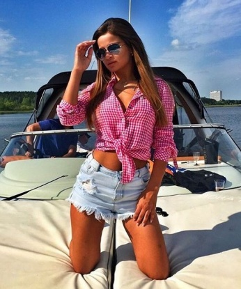 Привет, дорогой! 😘 Я - та самая инкогнито, которую ты искал... Стройная и опытная индивидуалка 🌺 с мерседесовским темпераментом. Живу в Москве и готова погрузиться с тобой в водопад эмоций и страсти. У меня есть все, чтобы сделать наше свидание незабываемым – умение слушать, умение услышать. 💋
Мои волшебные руки и нежное тело окутаны ауру непревзойденного наслаждения. 🌟 Имею множество возможностей, чтобы удовлетворить все твои сокровенные фантазии. От мягкого эротического массажа до покоряющей высоты оральной страсти. Или, может быть, ты мечтаешь о развратном доминировании? 🌹
Мои клиенты ценят меня за исключительность – внешне и внутренне, фотографии - настоящие. 🔥 Моя красота и опыт привлекают уже давно и на деле оставляют лишь положительные воспоминания. Уверена, что и ты не останешься равнодушным после нашей встречи. ✨
Не теряй время и позвони мне прямо сейчас, чтобы вместе прожить незабываемые часы наслаждения! 😈💖 Татьяна